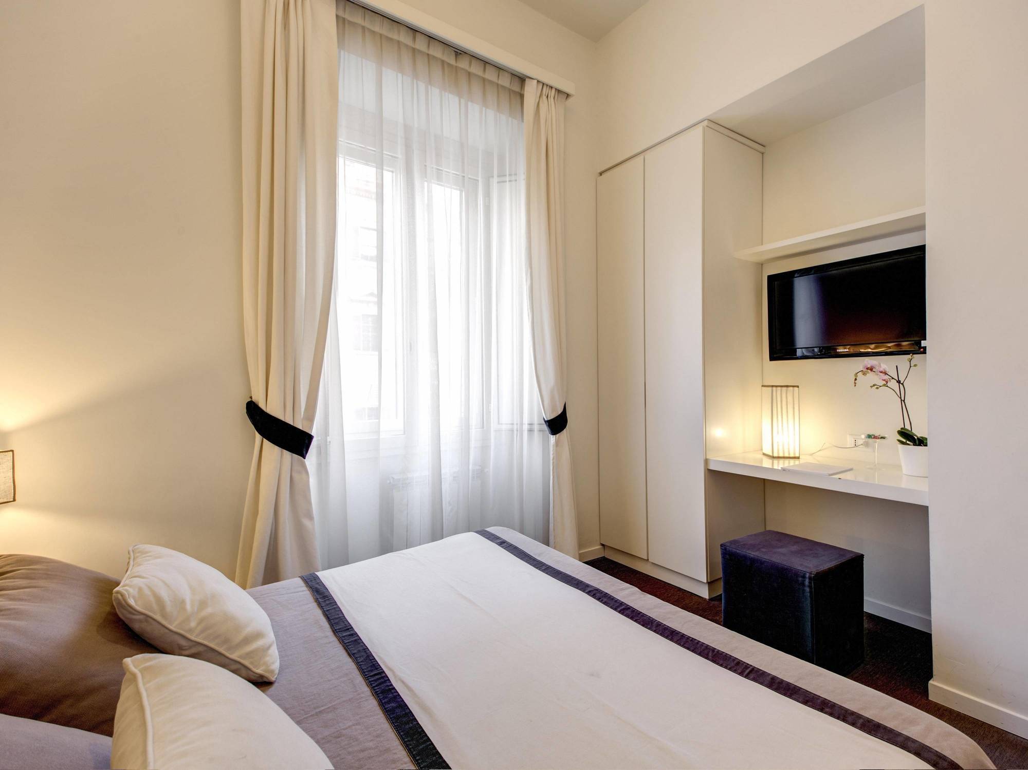 เรซิเดนซา บูร์บง Hotel โรม ภายนอก รูปภาพ