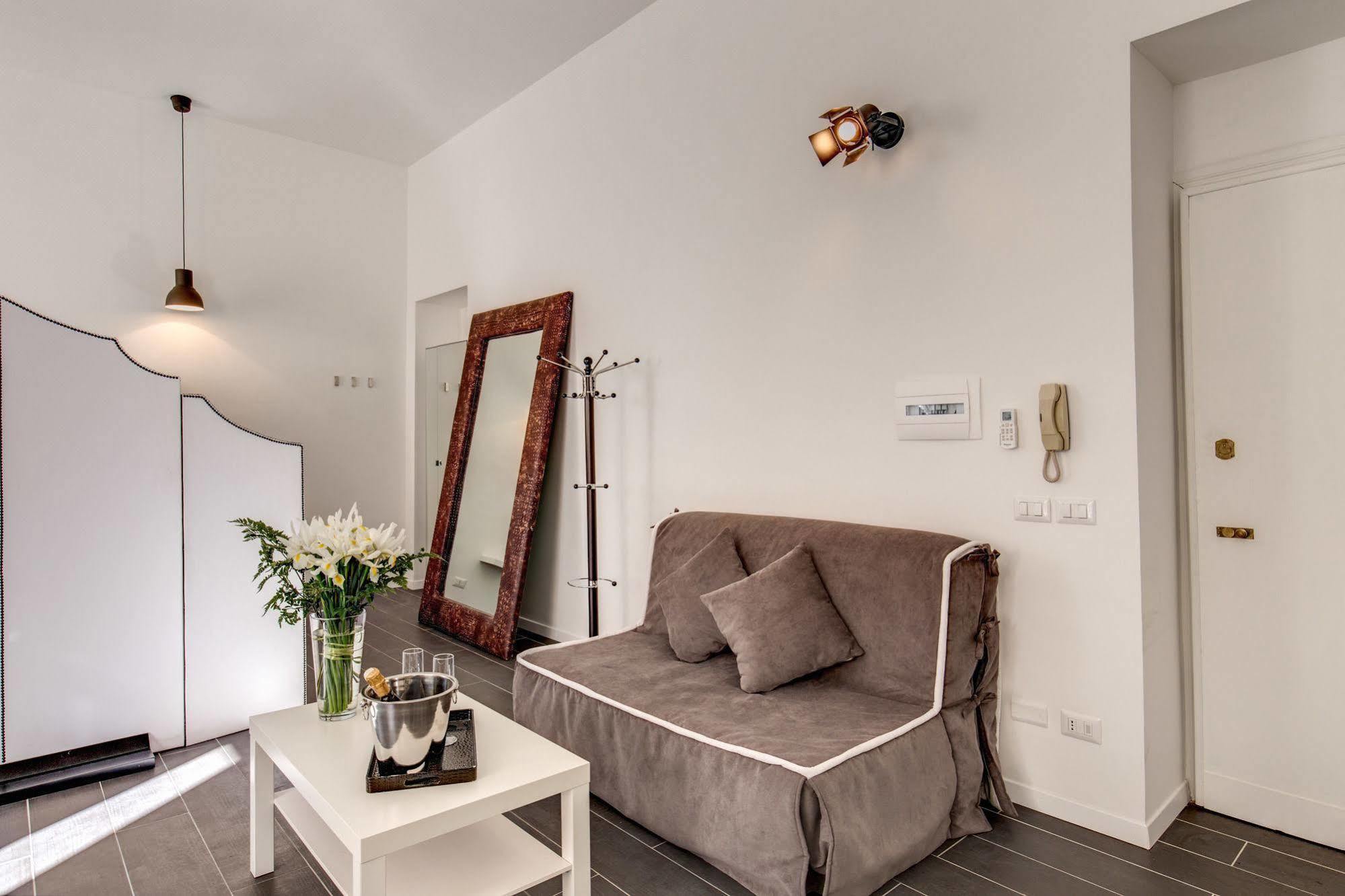 เรซิเดนซา บูร์บง Hotel โรม ภายนอก รูปภาพ